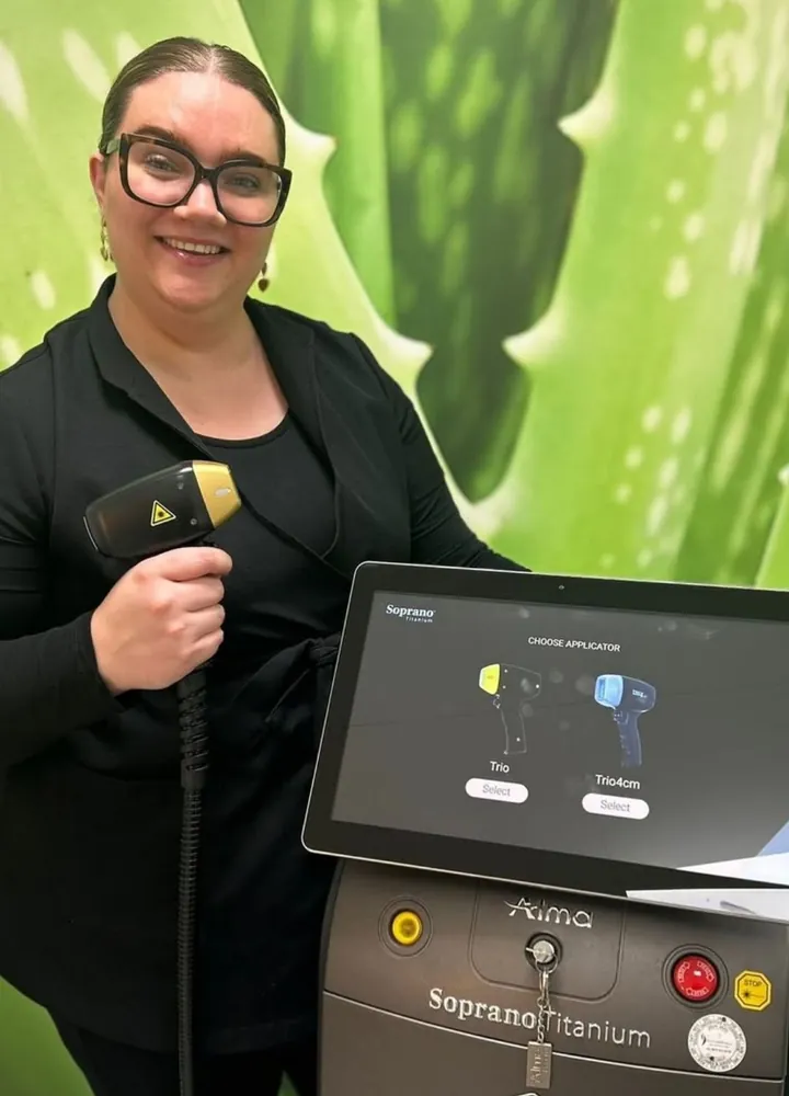 Laserspecialist van Lalana bij de Soprano Titanium-laser